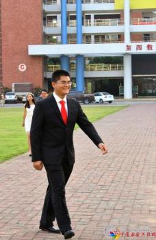 跨步向前，走出人生 