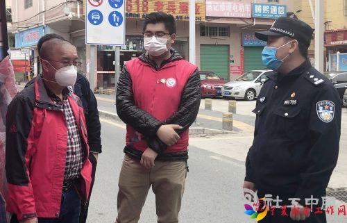 此前精防社工与民警来到水浸围找村干部了解C某信息
