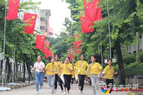 3 【儿童】广东省民政厅持续多年组织开展百家社会组织走近农村留守和困境儿童“牵手行动”。图为“牵手成长”青少年公益夏令营活动.jpg