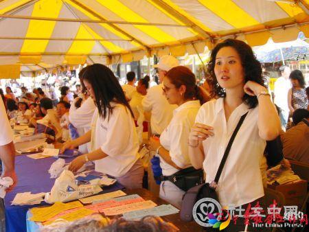 罗洁在社区活动上。 （罗洁提供）