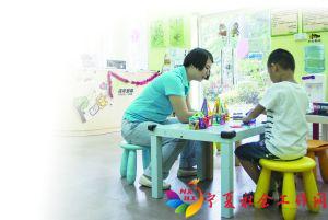 每到暑期，柳青和同事们的工作就会变得忙碌起来。