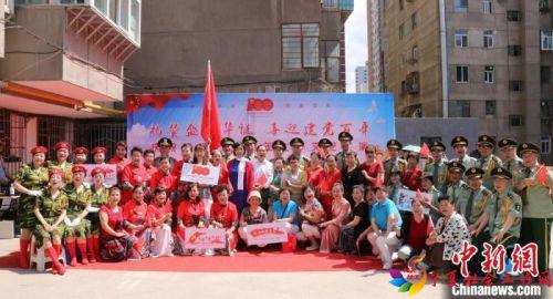 2021年6月，兰州市城关区12个社区社会组织共同参与组织的文艺汇演活动。(资料图) 兰州幸福里社会工作服务中心供图