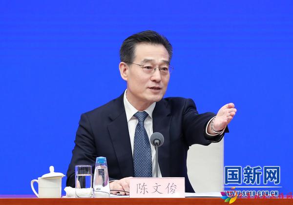 国务院新闻办新闻局局长、新闻发言人陈文俊邀请记者提问_large.jpg