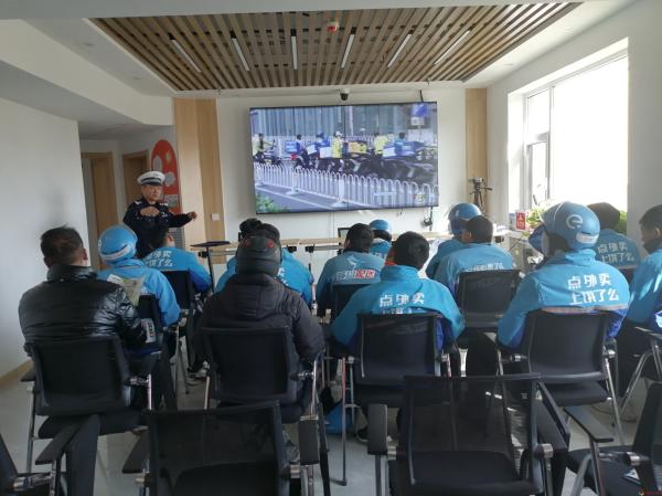 共建单位为两新群体开展普法宣传