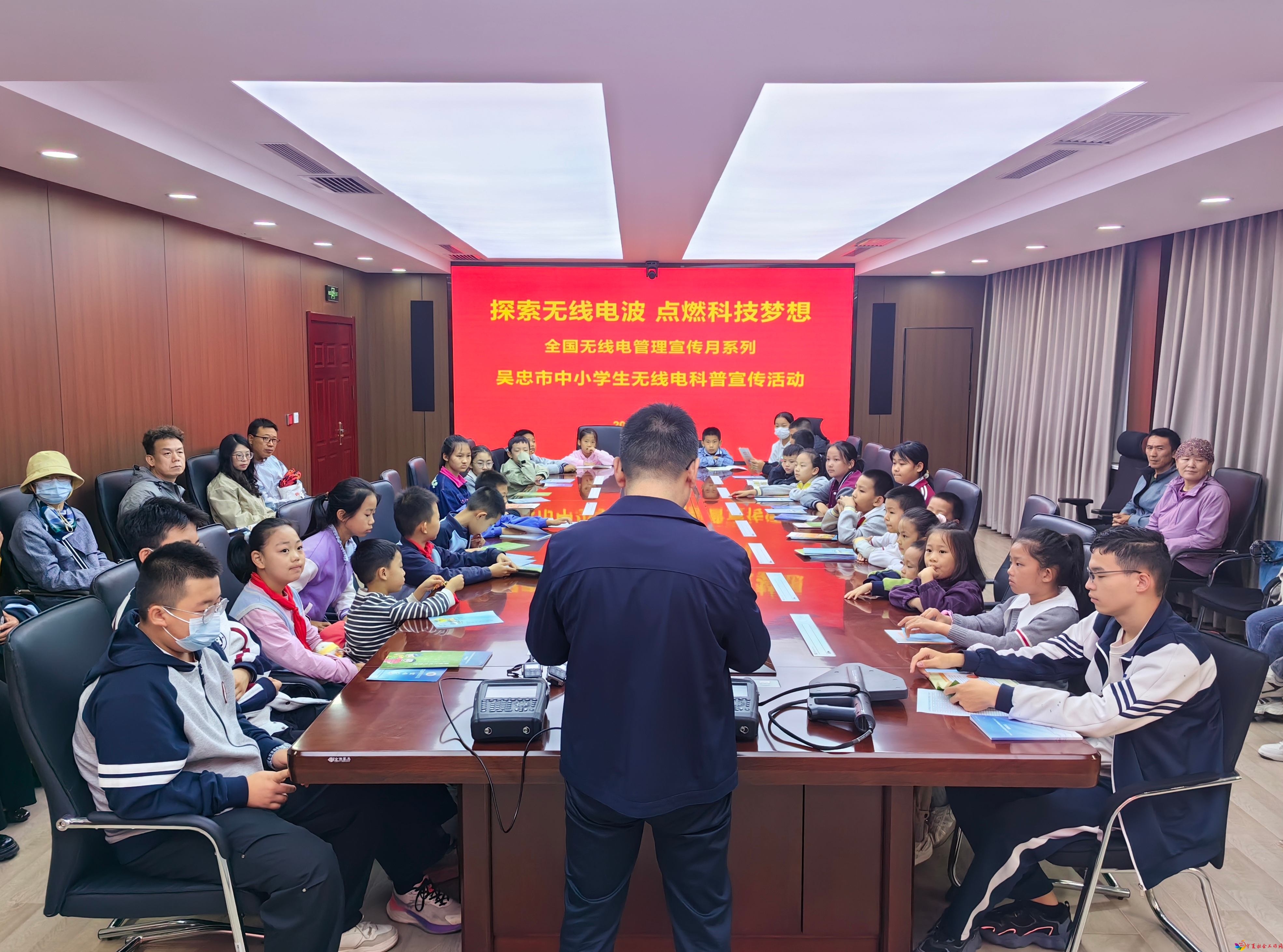 图1:管理处主任致欢迎词 图1:管理处主任致欢迎词